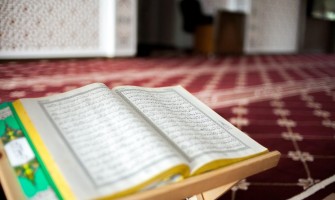 Tak Perlu Risau Anda Tak Mahir Baca Al-Quran, Ada Dua Ganjaran Jika Anda…
